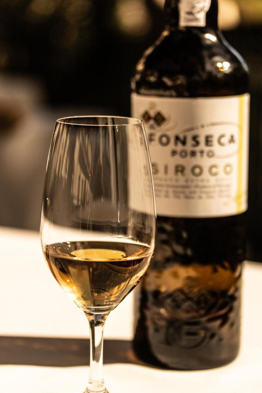 Hotel The Vintage House - Douro Pinhão Exterior foto A glass of white wine