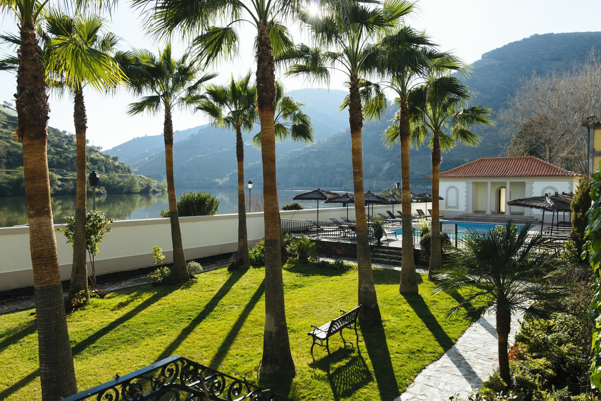 Hotel The Vintage House - Douro Pinhão Exterior foto A view of the resort